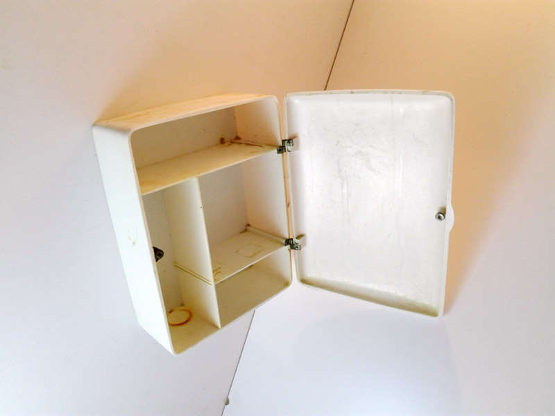 armario ban_o colgar gilac francia plastico 42x31x17 1u